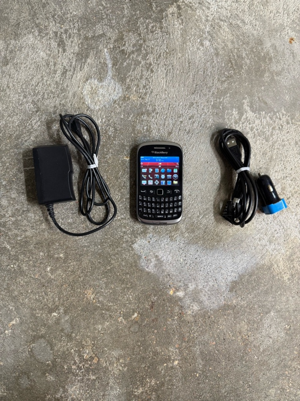 BlackBerry Curve 9310 Verizon QWERTY Smartphone w Charger Cable Car Adapter